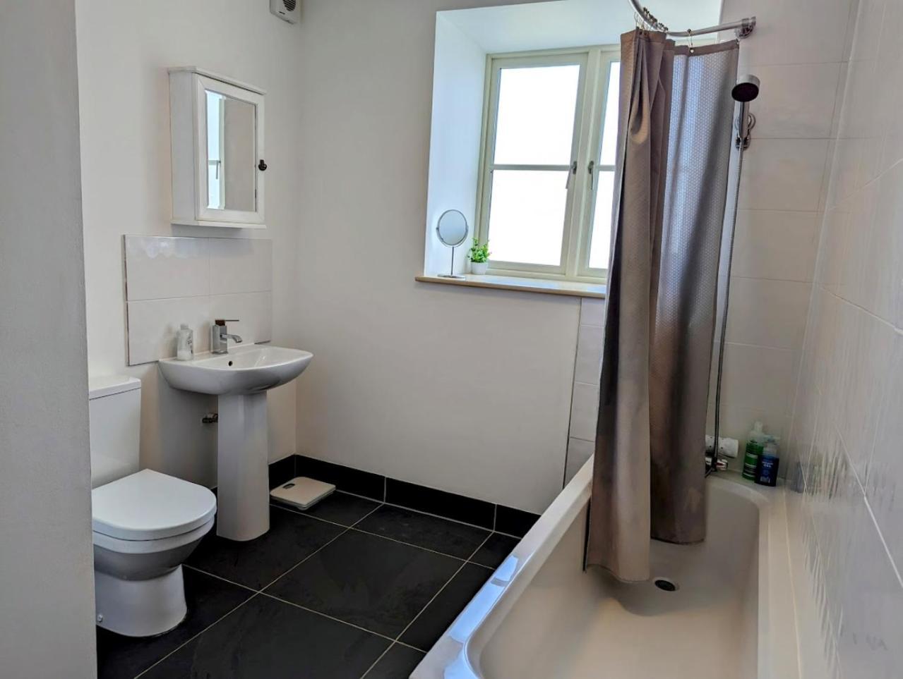 4 Bedroom House, Central 阿尔弗斯顿 外观 照片